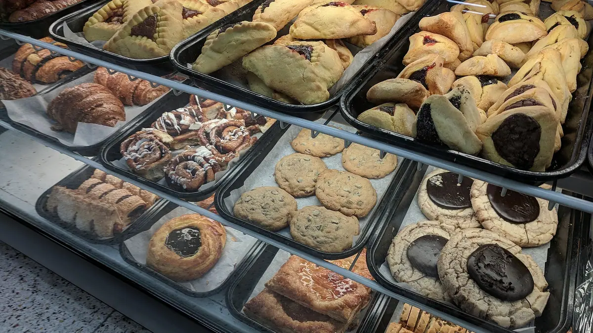 H. Francis & Son – bakery in Hucknall town centre